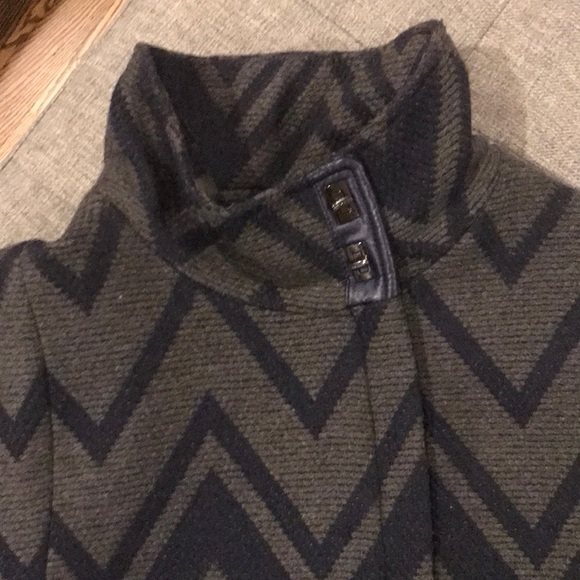 Rare Woven Chevron Cape! - Picture 2 of 6